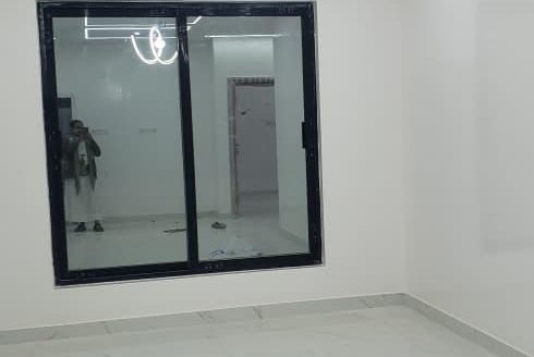 شقة للبيع في بيت بوس – صنعاء قرب سما مول