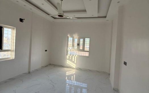 شقة لوكس للإيجار – الدور الأرضي | خور مكسر قريب حي الشابات