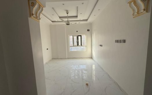 شقة لوكس للإيجار – الدور الأرضي | خور مكسر قريب حي الشابات