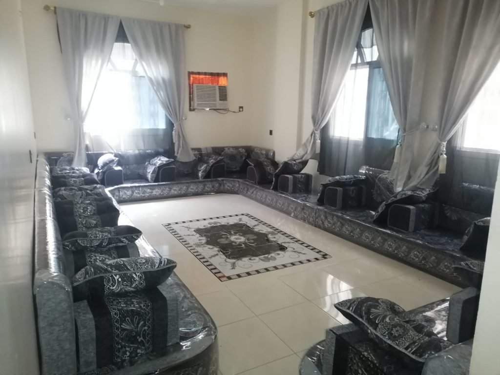 شقة مفروشة فاخرة للإيجار في عدن – شارع التسعين (بلوك 11)