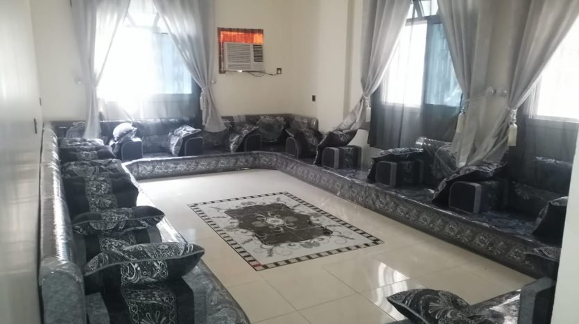 شقة مفروشة فاخرة للإيجار في عدن – شارع التسعين (بلوك 11)