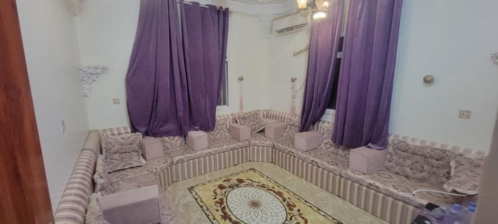 شقة مفروشة لوكس للإيجار في المنصورة – شارع الخمسين قريب البيرق مول | YemenKey