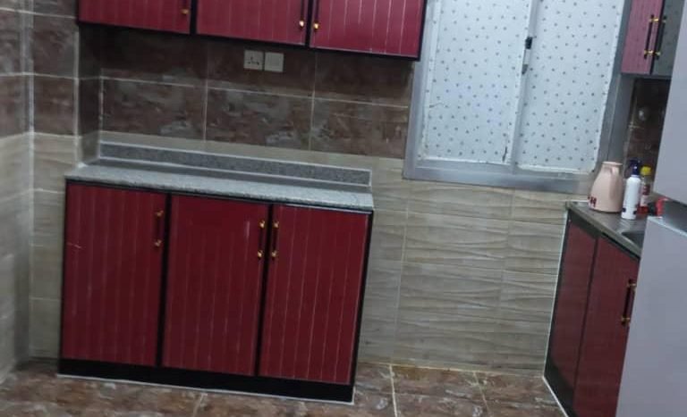 شقة مفروشة فخمة جداً للإيجار – من المالك مباشرة | YemenKey