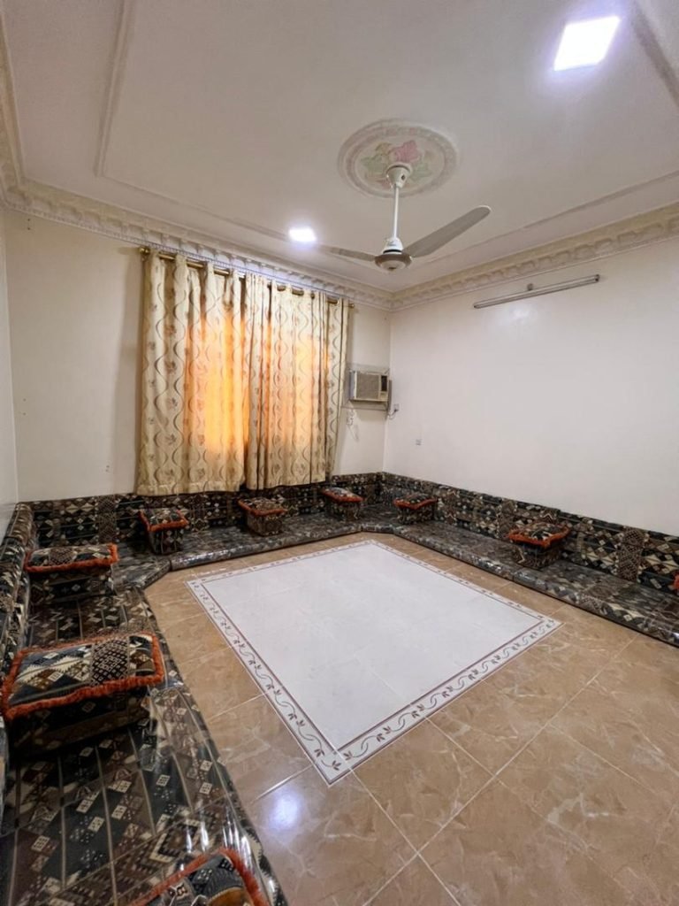 شقة مفروشة سوبر لوكس للإيجار في الكثيري – عدن | YemenKey