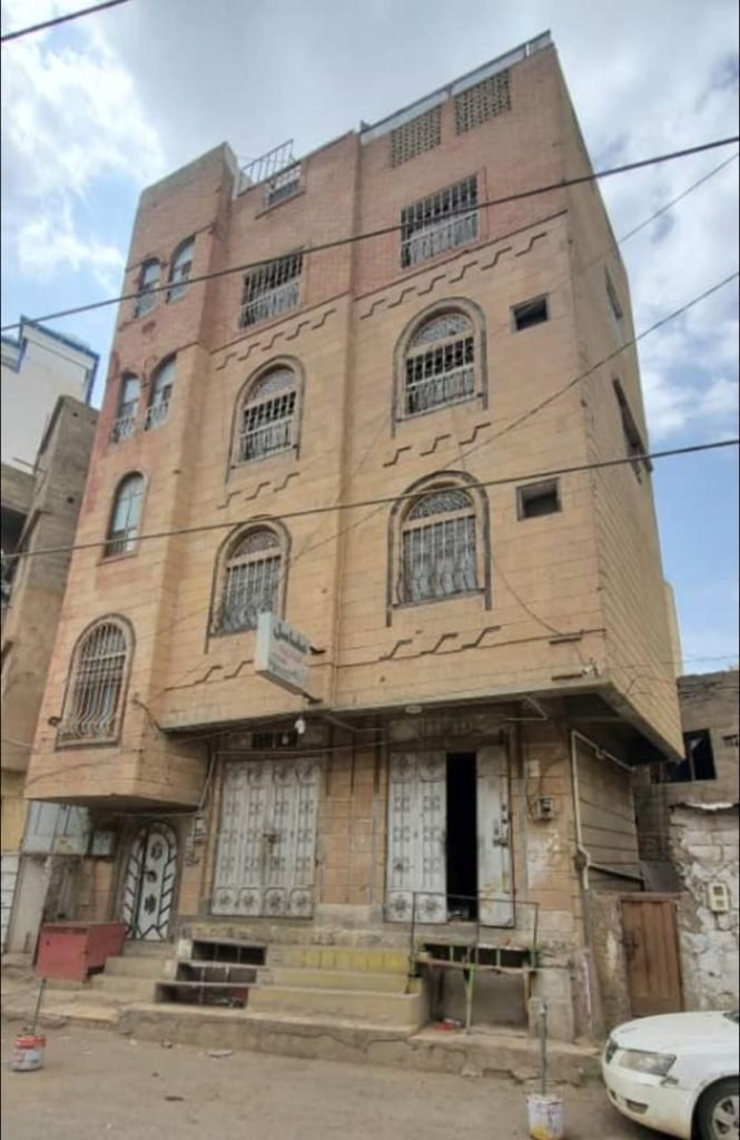 عمارة للبيع في صنعاء – شارع مجاهد قرب الكميم التجاري ومكة مول