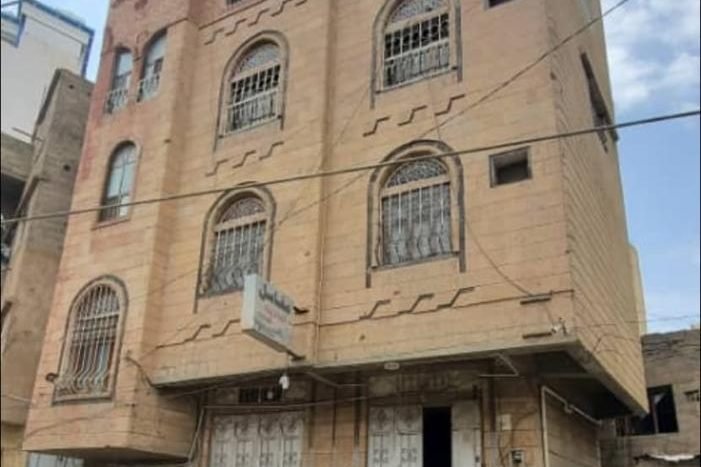 عمارة للبيع في صنعاء – شارع مجاهد قرب الكميم التجاري ومكة مول